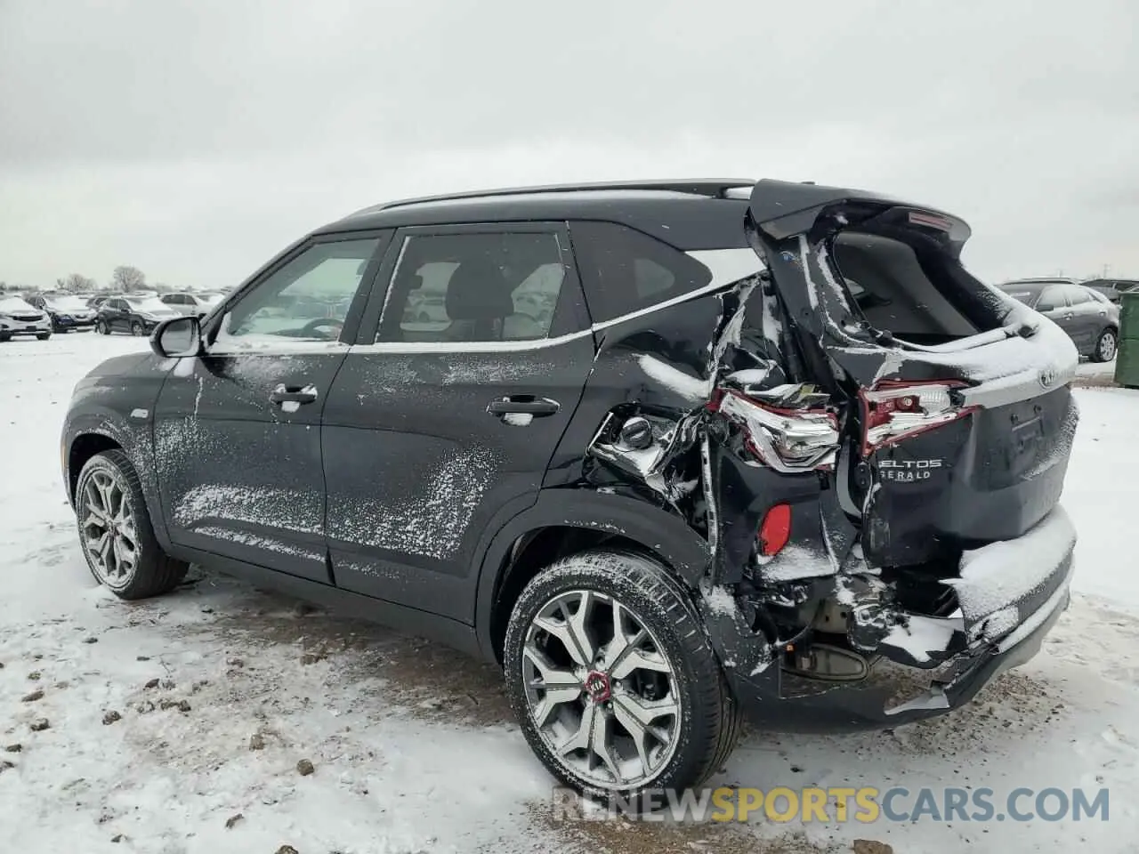 2 fotografías del automóvil dañado KNDEUCA24M7107870 KIA SELTOS 2021