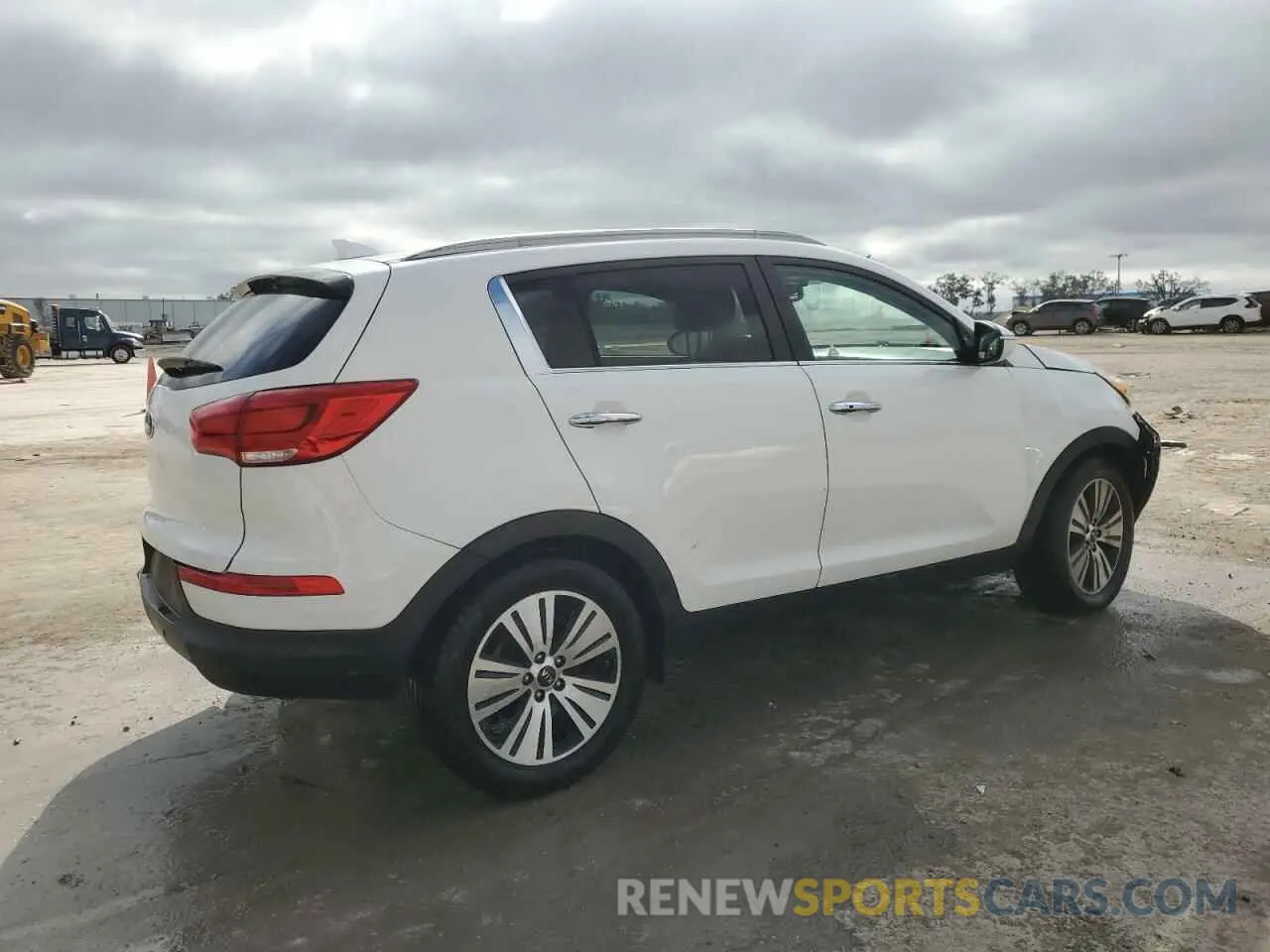 3 fotografías del automóvil dañado KNDEUCA27M7116238 KIA SELTOS 2021