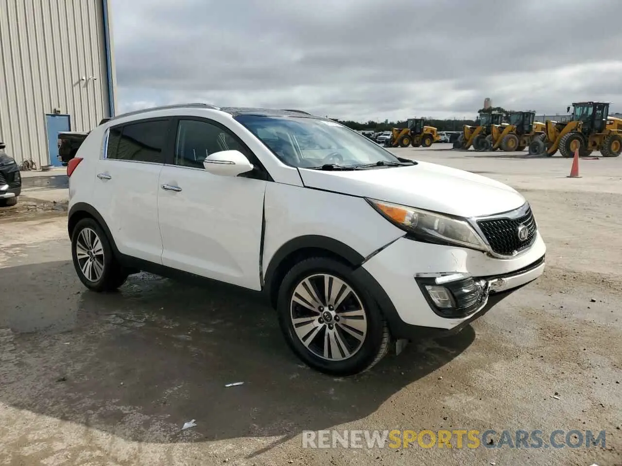 4 fotografías del automóvil dañado KNDEUCA27M7116238 KIA SELTOS 2021