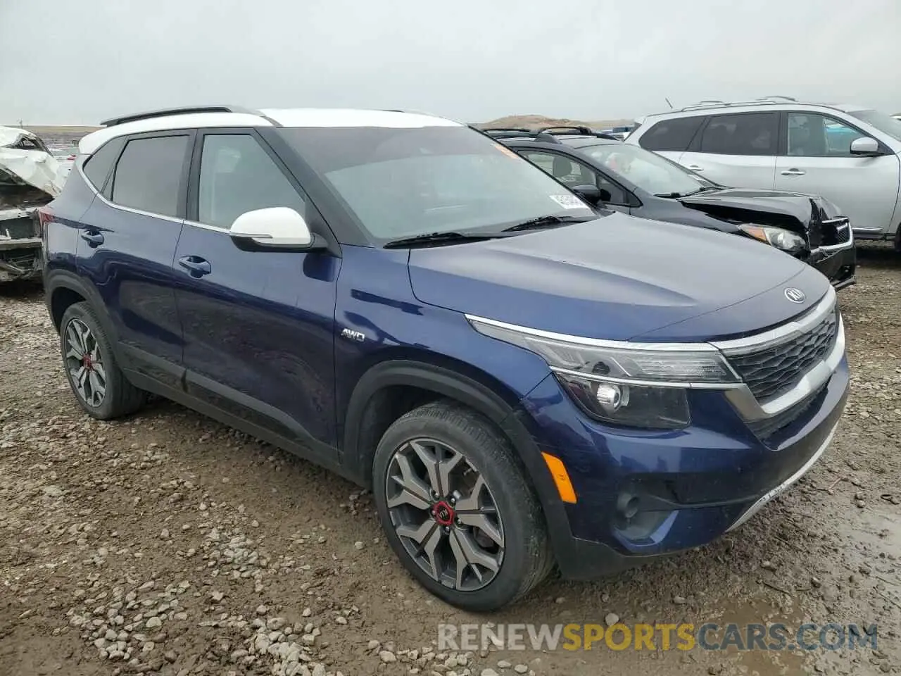 4 fotografías del automóvil dañado KNDEUCA29M7053336 KIA SELTOS 2021