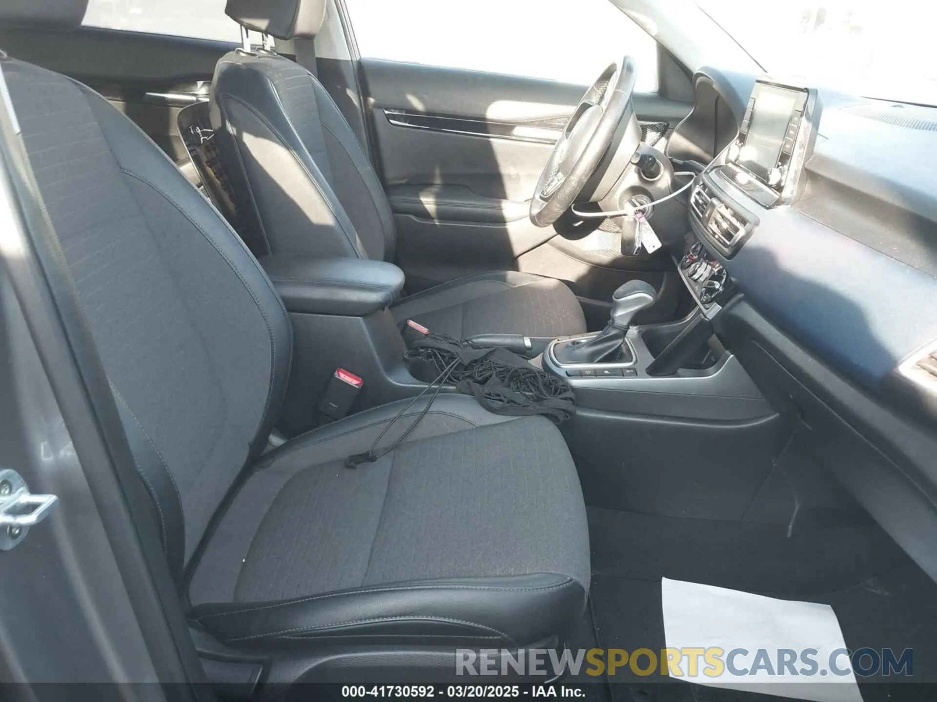5 fotografías del automóvil dañado KNDEUCA2XM7100003 KIA SELTOS 2021