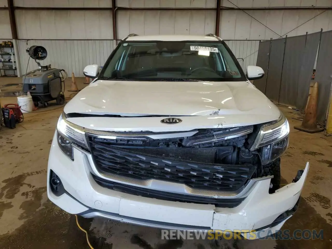 5 fotografías del automóvil dañado KNDEUCAA0M7114449 KIA SELTOS 2021