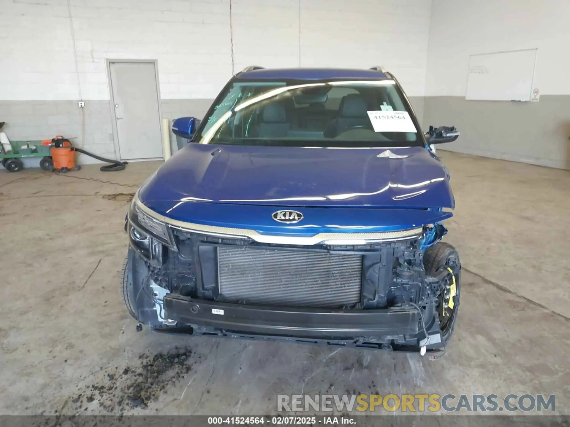 13 fotografías del automóvil dañado KNDEUCAA0M7135494 KIA SELTOS 2021