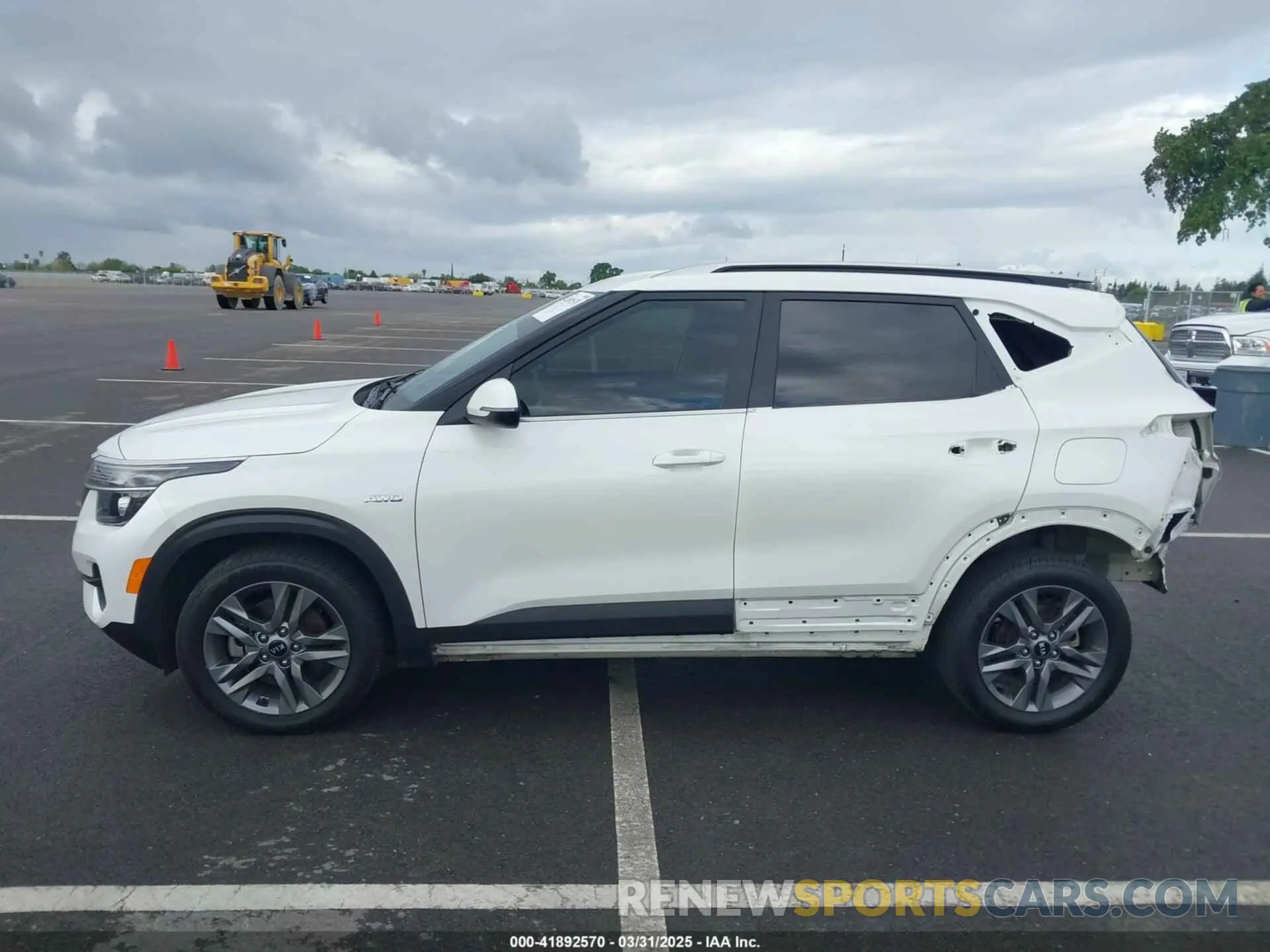 15 fotografías del automóvil dañado KNDEUCAA1M7166138 KIA SELTOS 2021