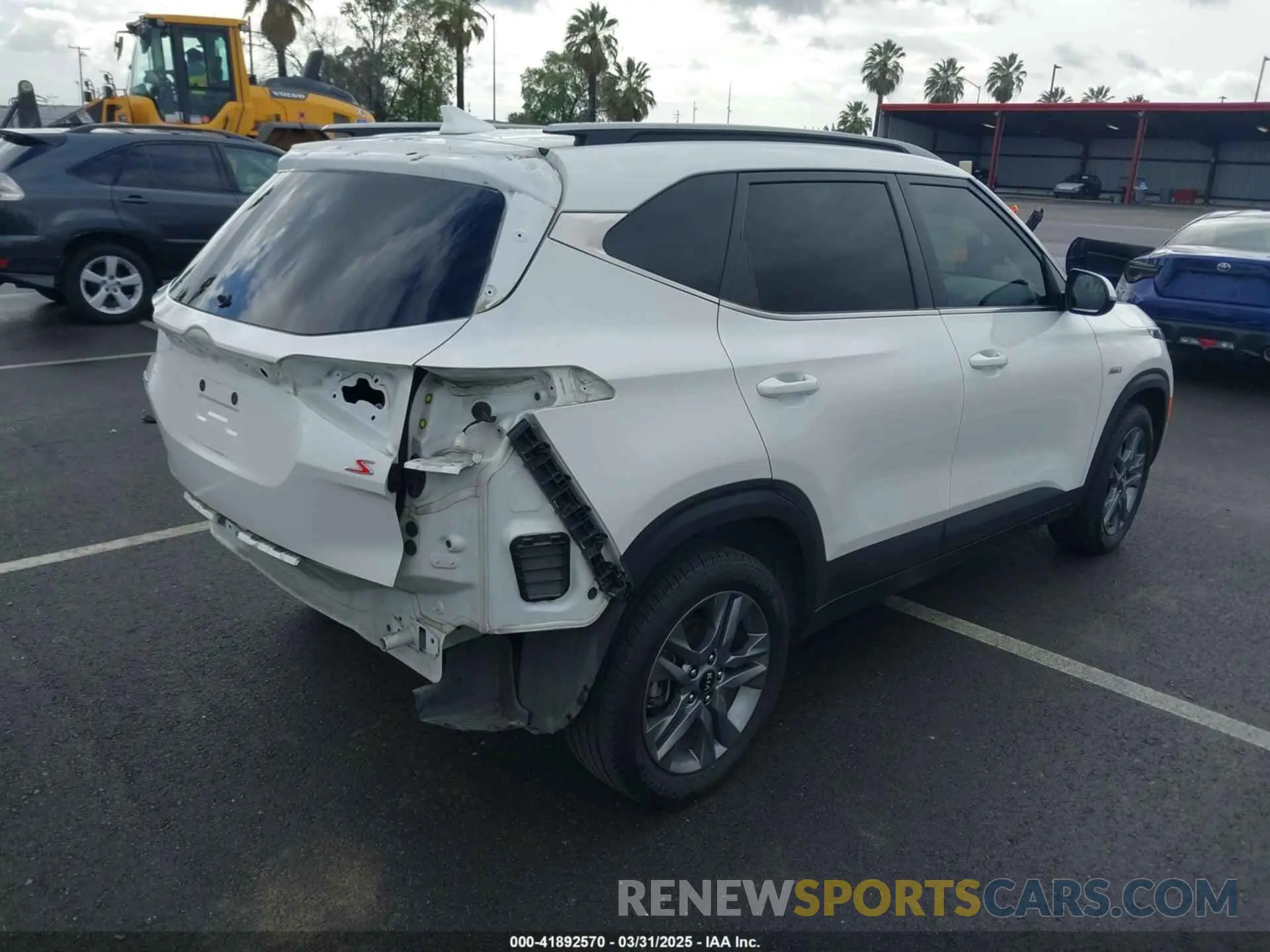 4 fotografías del automóvil dañado KNDEUCAA1M7166138 KIA SELTOS 2021
