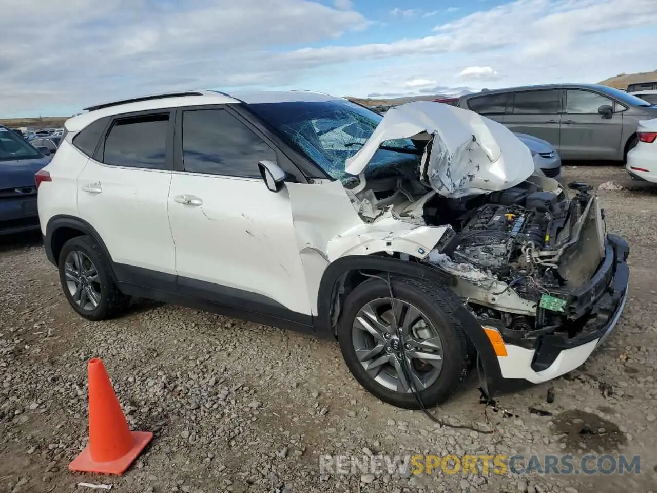 4 fotografías del automóvil dañado KNDEUCAA1M7194831 KIA SELTOS 2021
