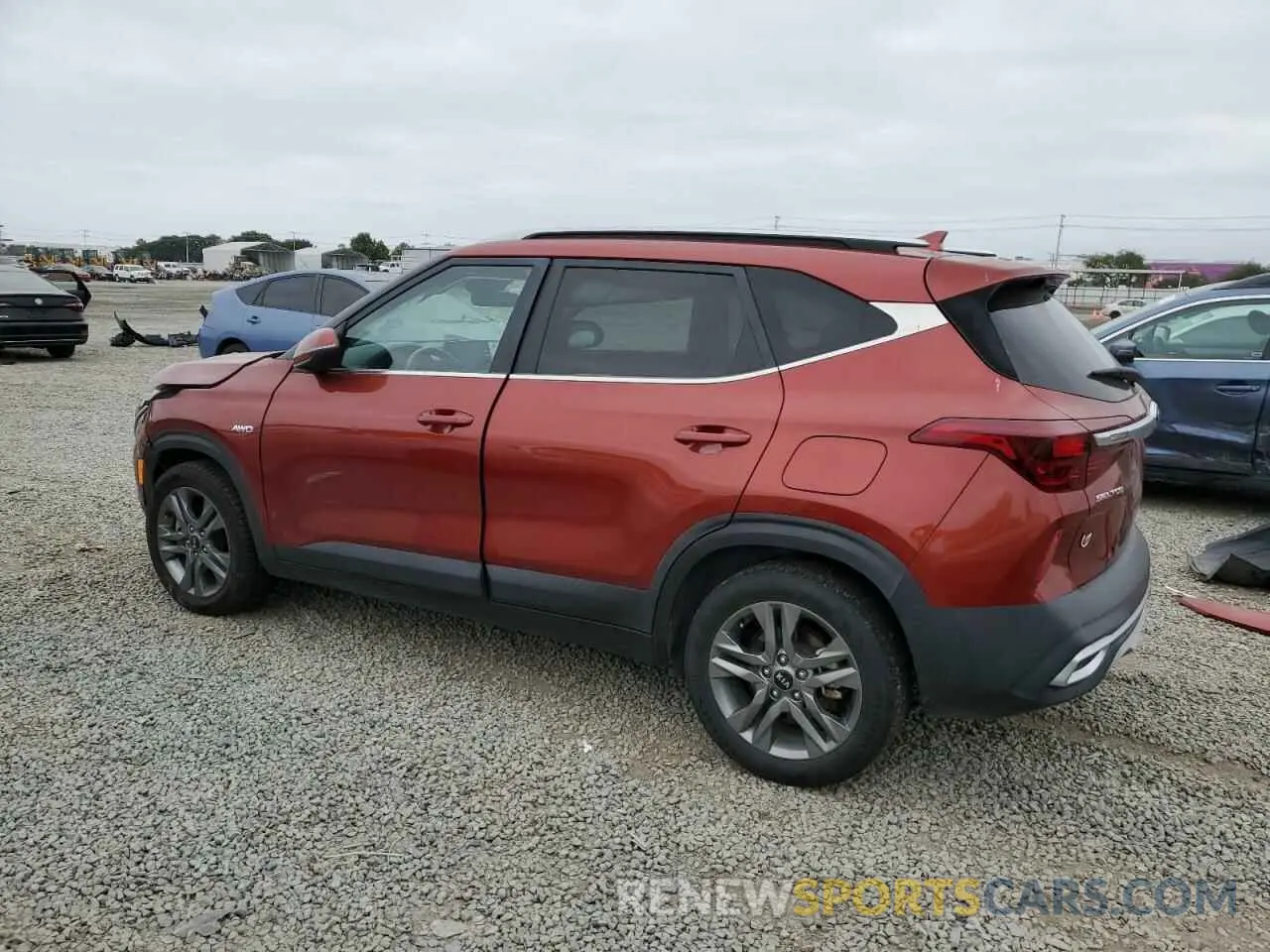 2 fotografías del automóvil dañado KNDEUCAA1M7222062 KIA SELTOS 2021