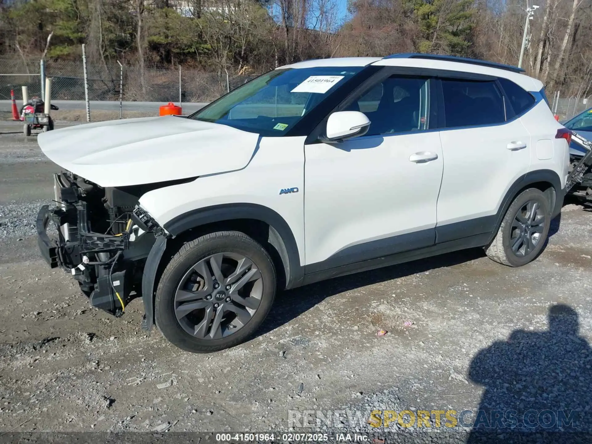 2 fotografías del automóvil dañado KNDEUCAA2M7041116 KIA SELTOS 2021