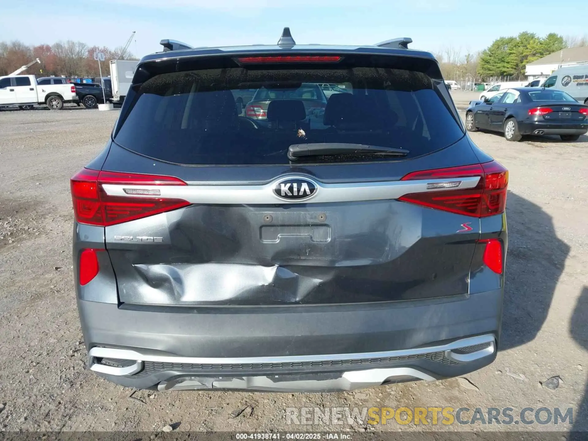 15 fotografías del automóvil dañado KNDEUCAA2M7096049 KIA SELTOS 2021