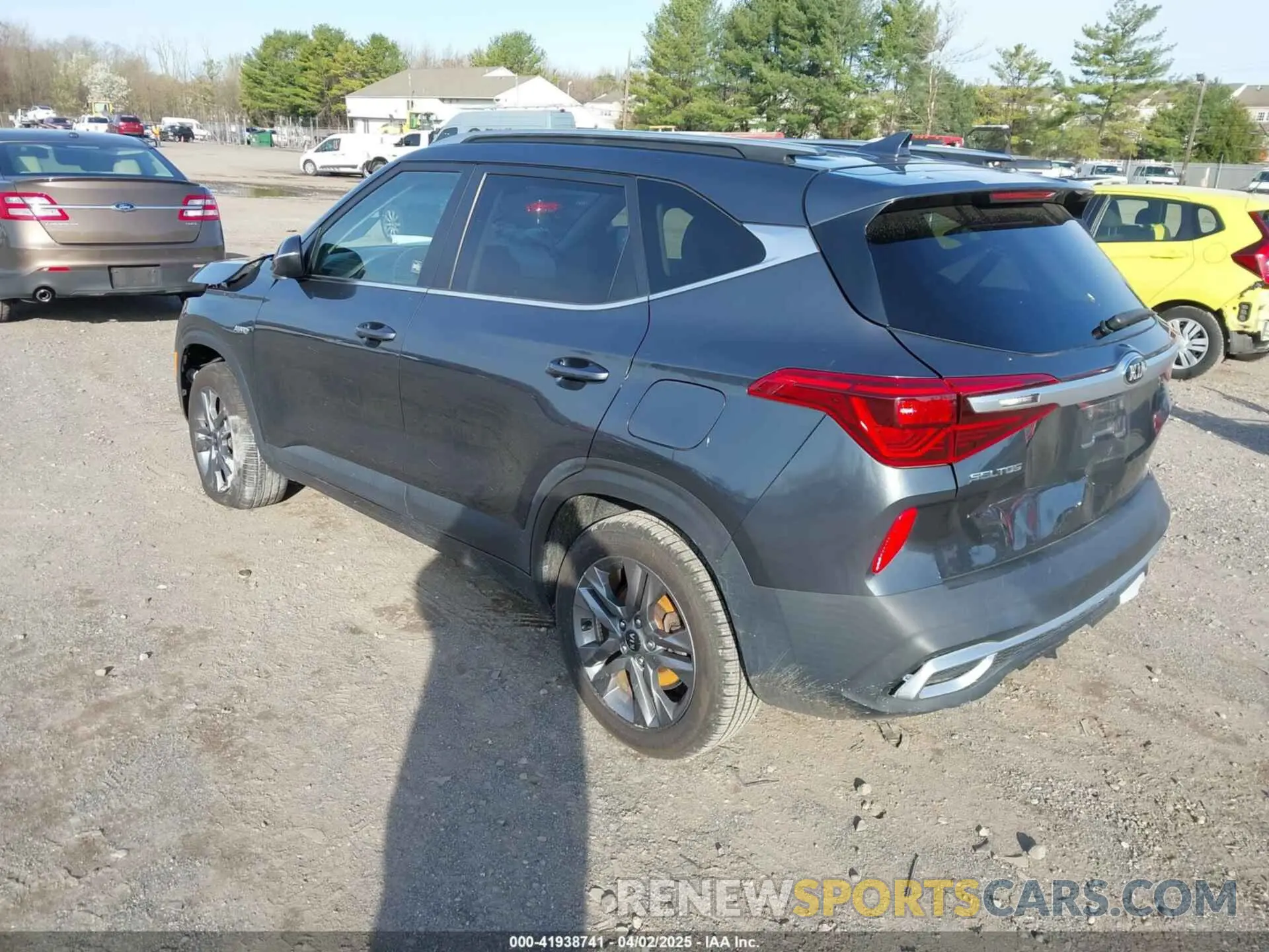 3 fotografías del automóvil dañado KNDEUCAA2M7096049 KIA SELTOS 2021