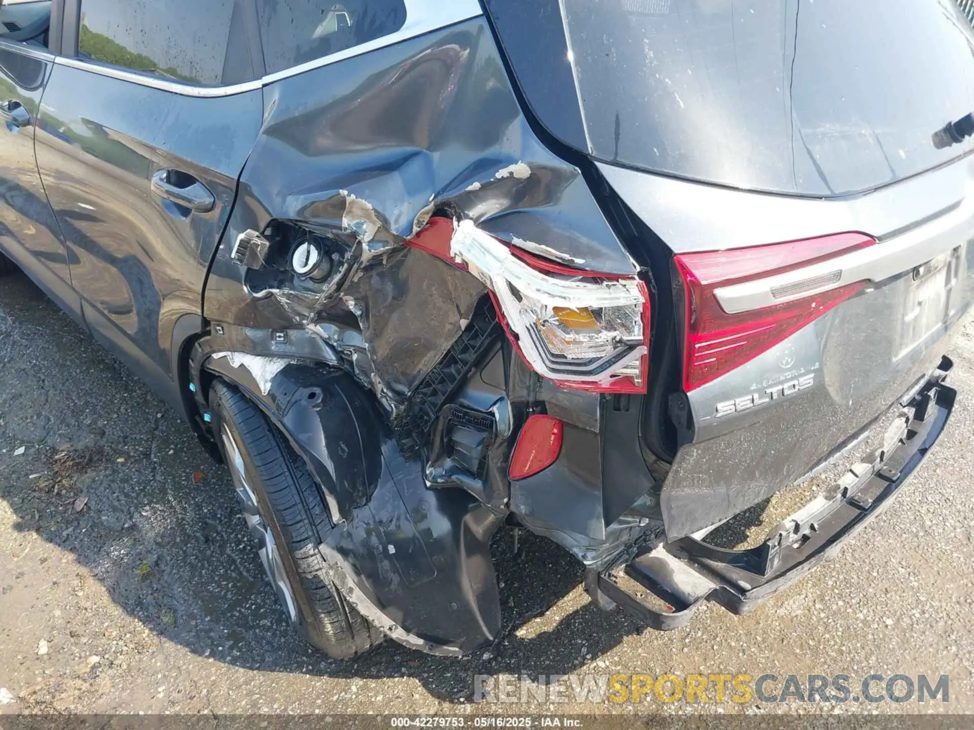 18 fotografías del automóvil dañado KNDEUCAA2M7149395 KIA SELTOS 2021