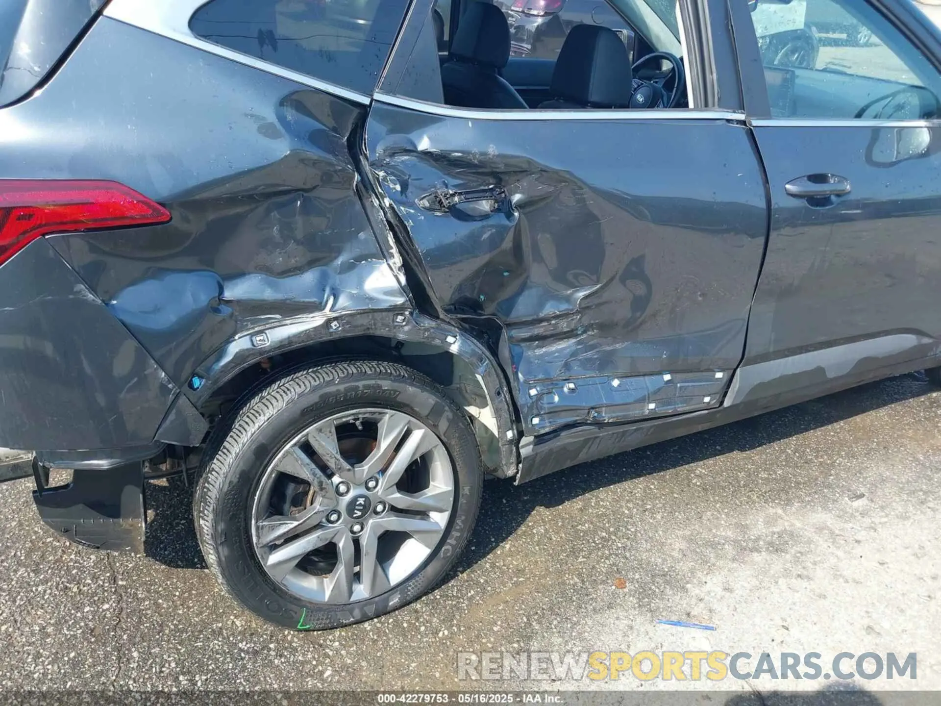 19 fotografías del automóvil dañado KNDEUCAA2M7149395 KIA SELTOS 2021