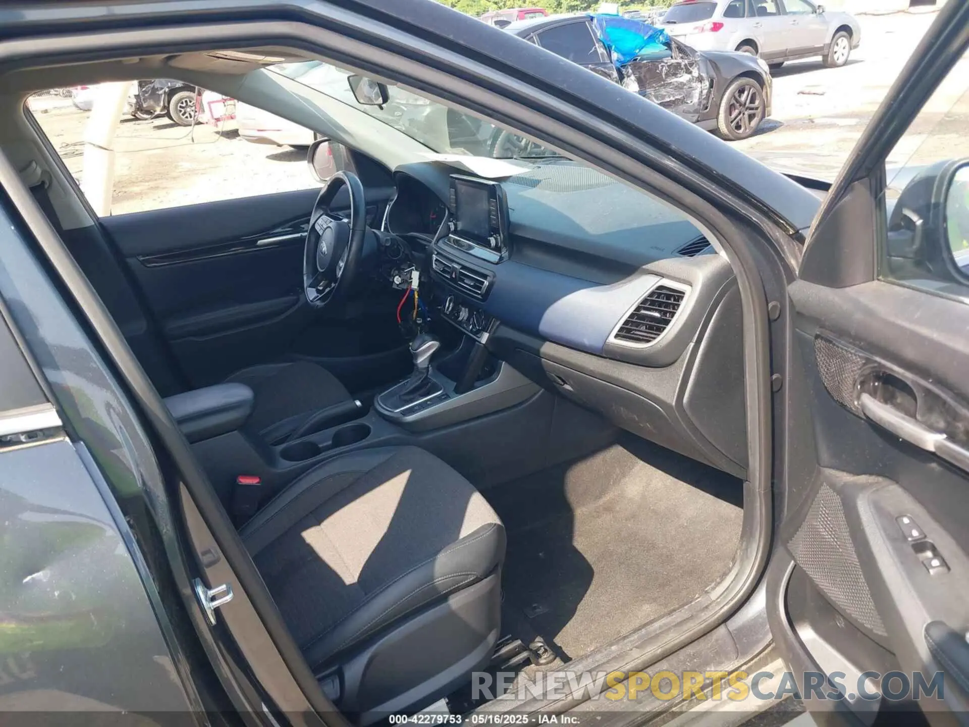 5 fotografías del automóvil dañado KNDEUCAA2M7149395 KIA SELTOS 2021