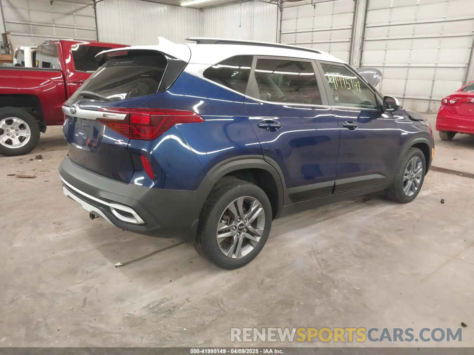 4 fotografías del automóvil dañado KNDEUCAA6M7117095 KIA SELTOS 2021