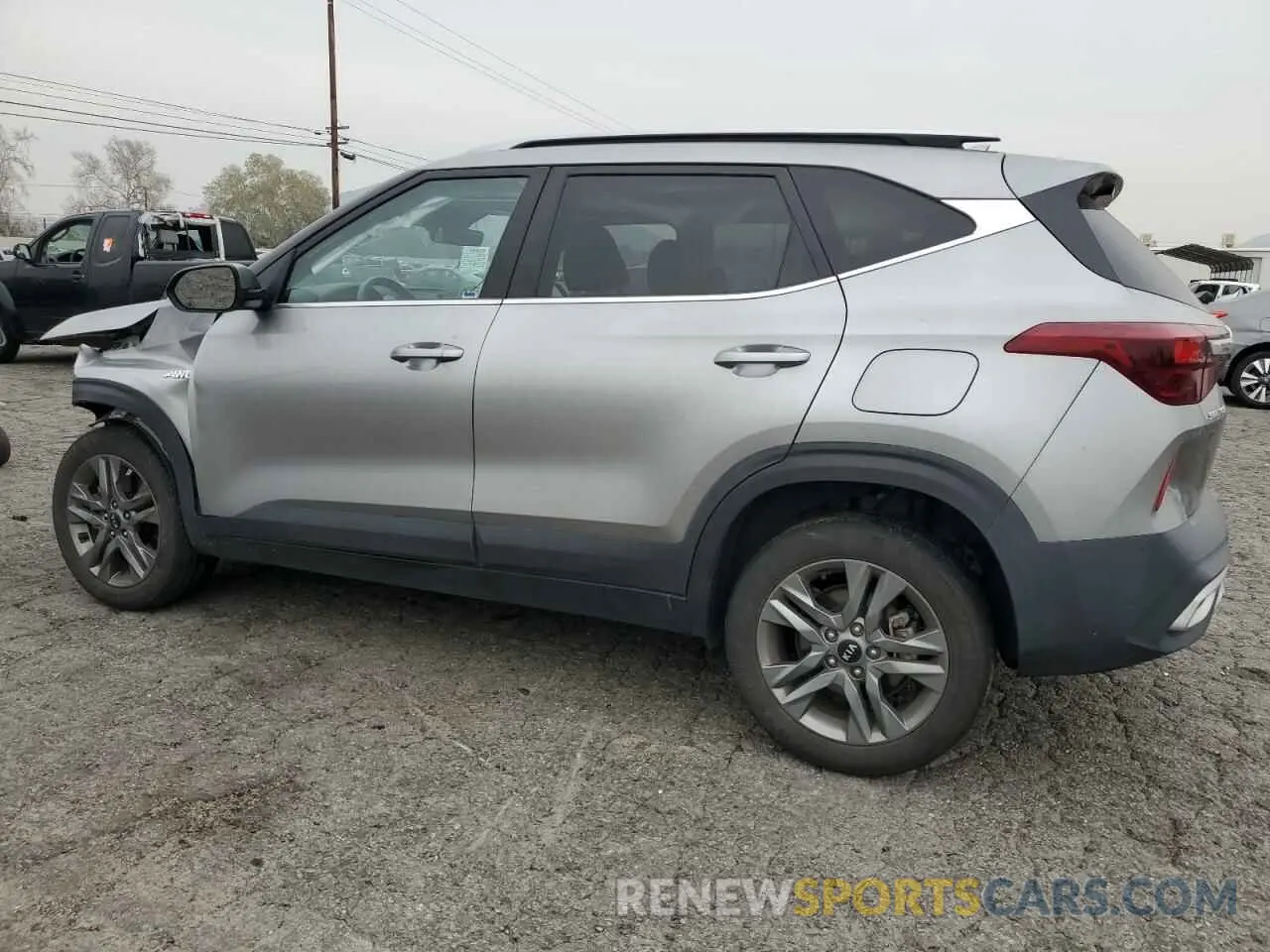 2 fotografías del automóvil dañado KNDEUCAA6M7195814 KIA SELTOS 2021