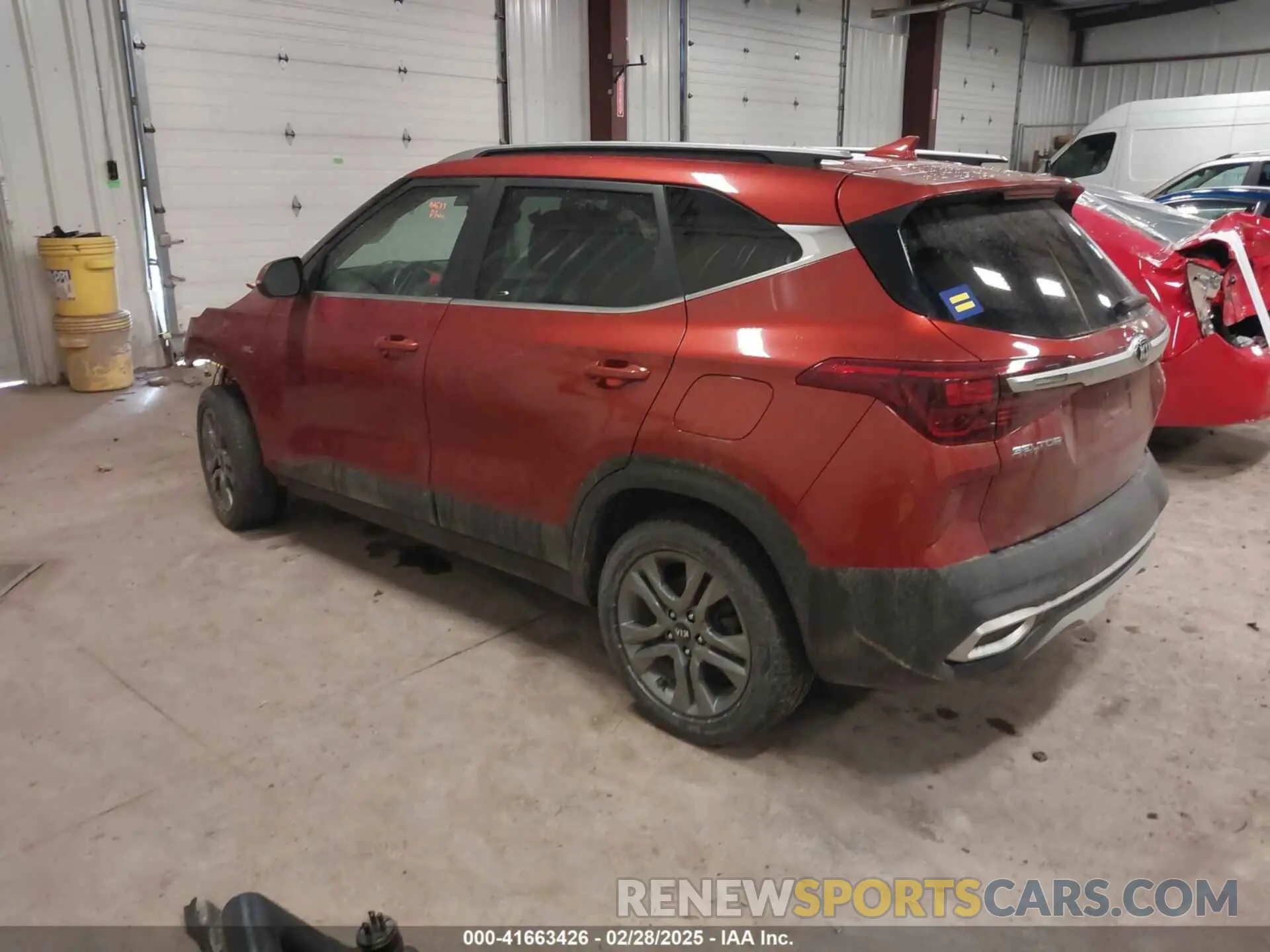 14 fotografías del automóvil dañado KNDEUCAA7M7138912 KIA SELTOS 2021