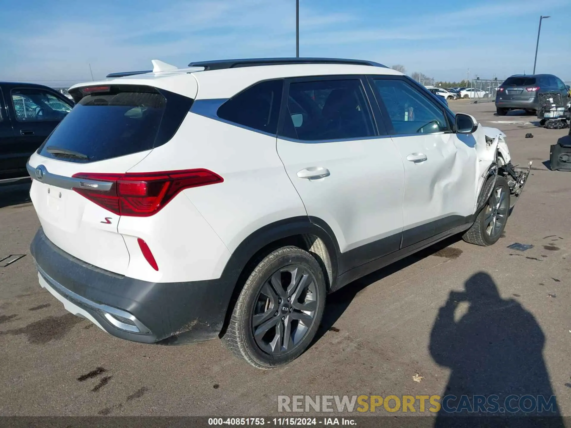 4 fotografías del automóvil dañado KNDEUCAA7M7139817 KIA SELTOS 2021