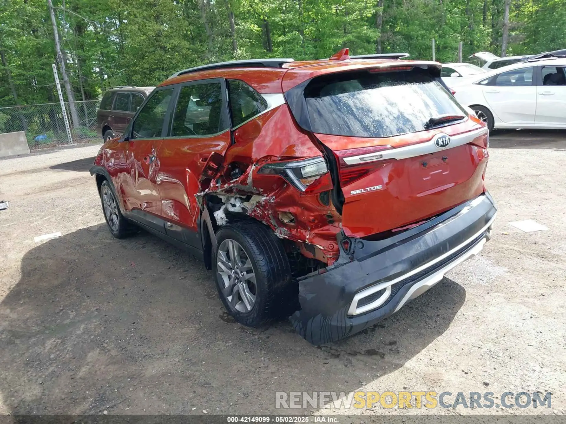 3 fotografías del automóvil dañado KNDEUCAA7M7205718 KIA SELTOS 2021