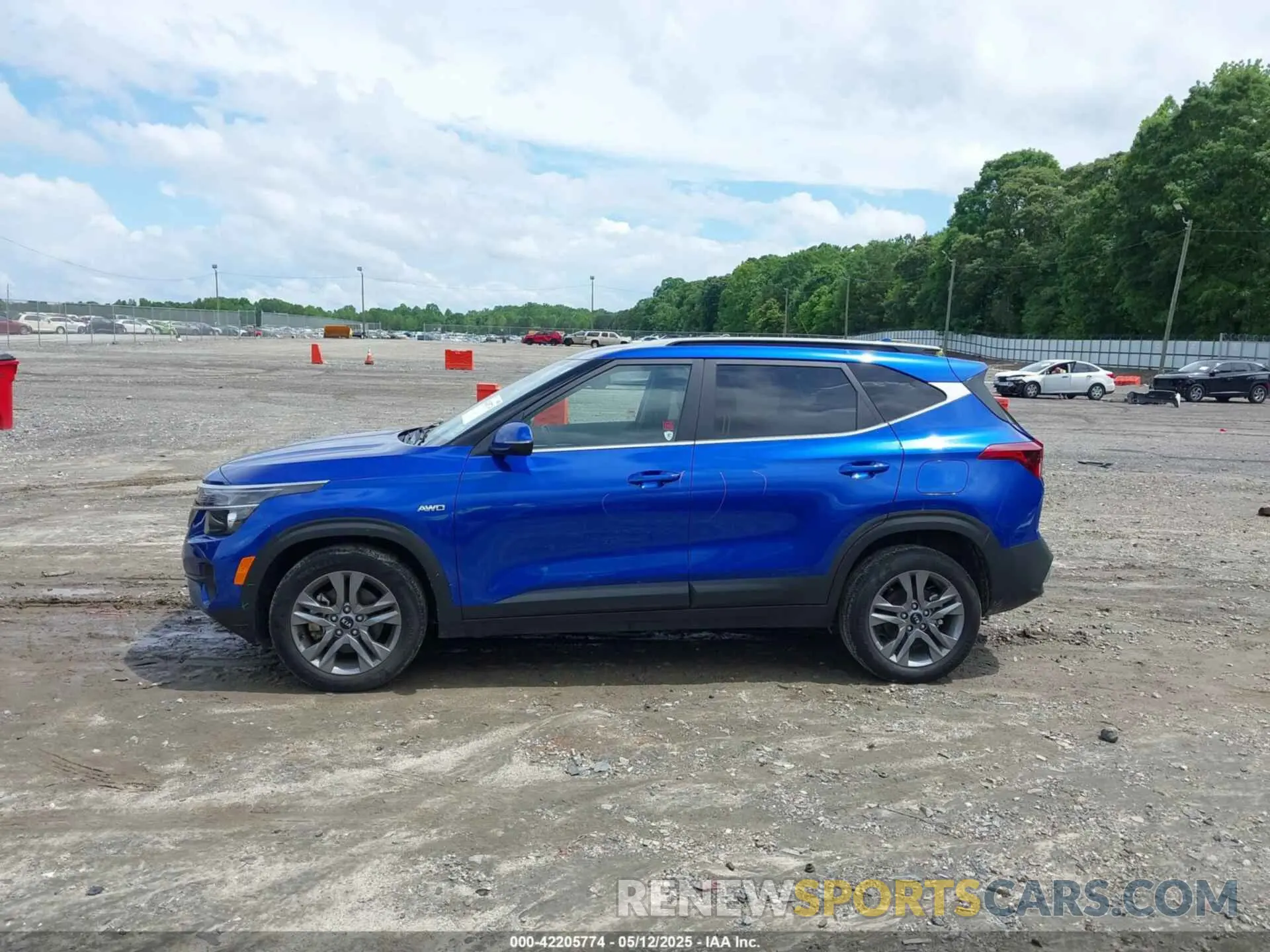 14 fotografías del automóvil dañado KNDEUCAA8M7184183 KIA SELTOS 2021