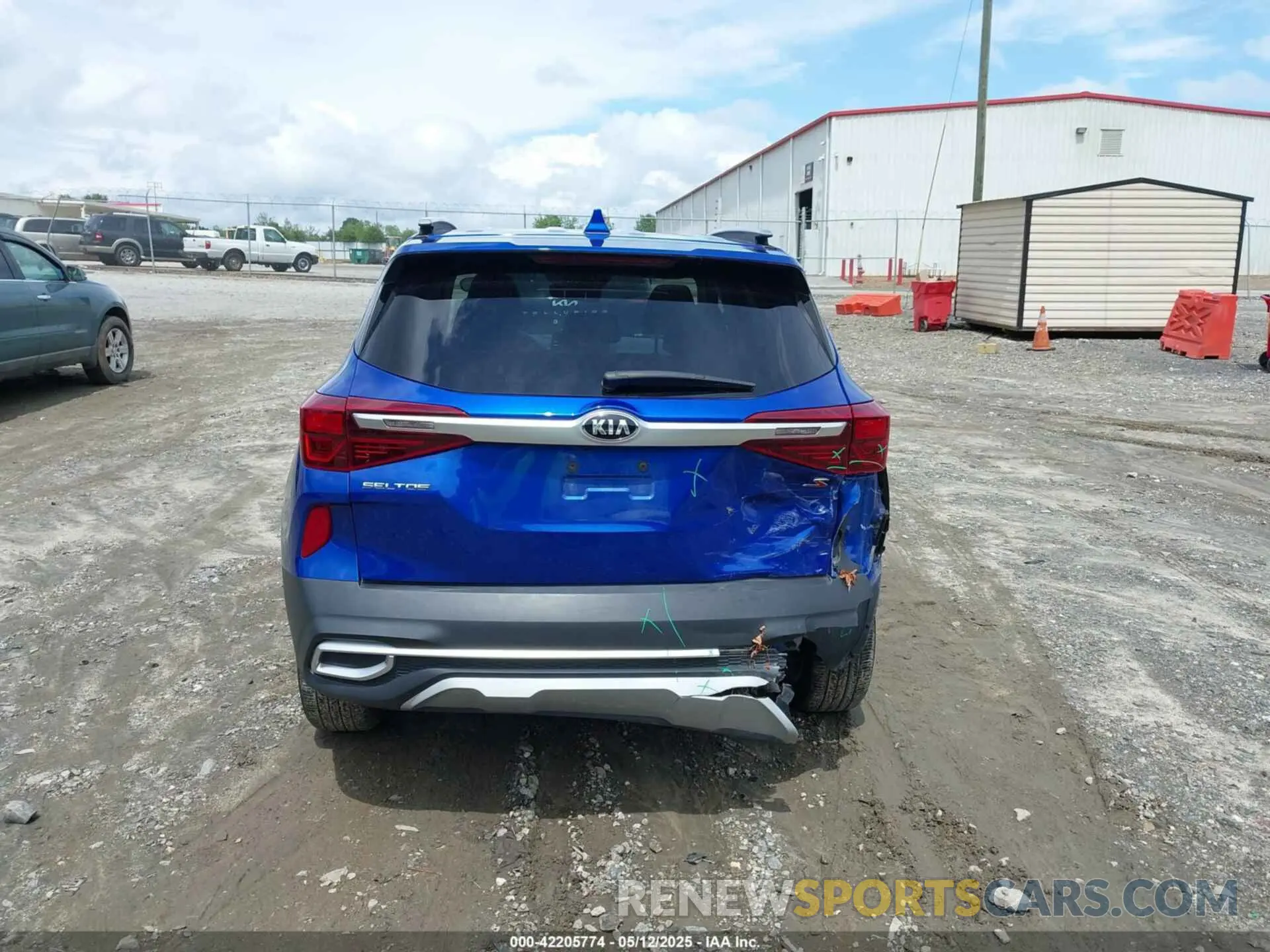 16 fotografías del automóvil dañado KNDEUCAA8M7184183 KIA SELTOS 2021