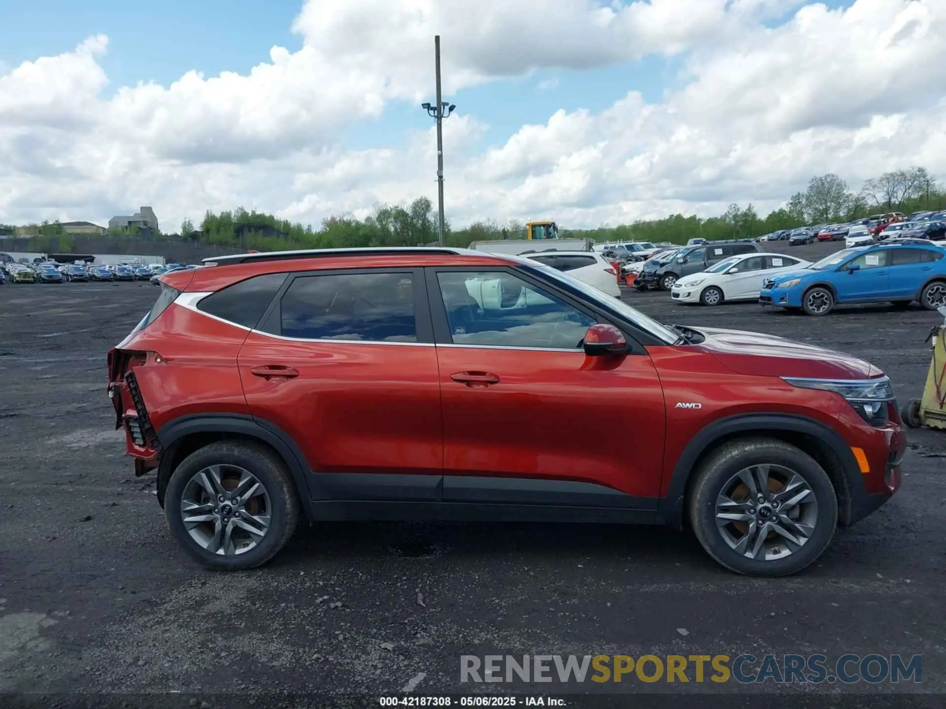 13 fotografías del automóvil dañado KNDEUCAA9M7074842 KIA SELTOS 2021