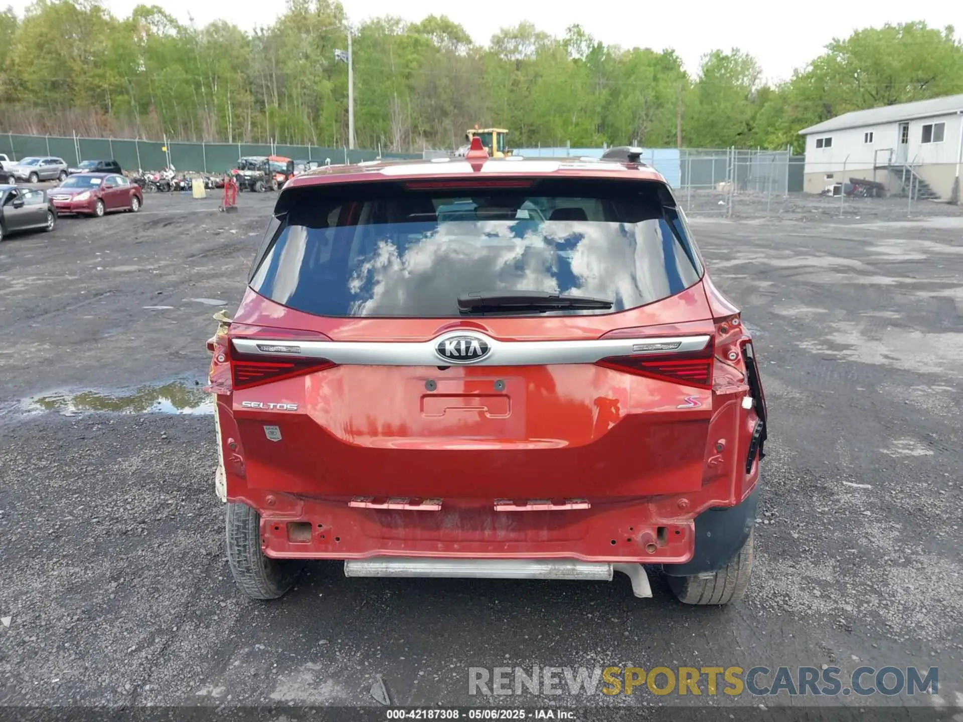16 fotografías del automóvil dañado KNDEUCAA9M7074842 KIA SELTOS 2021
