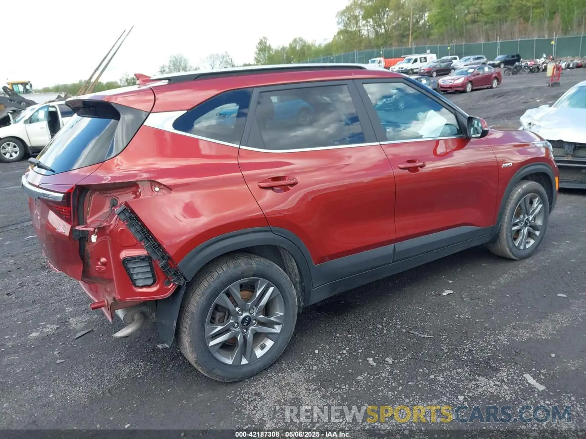 4 fotografías del automóvil dañado KNDEUCAA9M7074842 KIA SELTOS 2021
