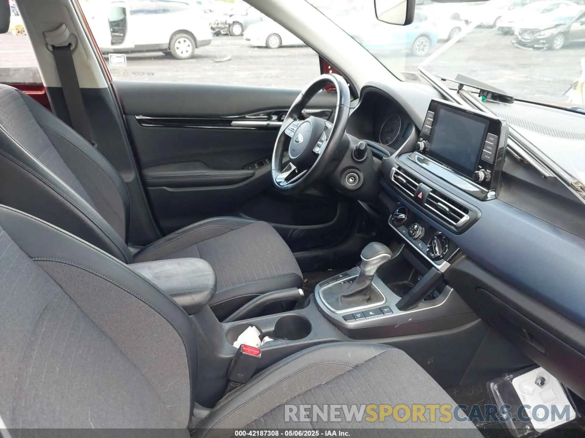 5 fotografías del automóvil dañado KNDEUCAA9M7074842 KIA SELTOS 2021