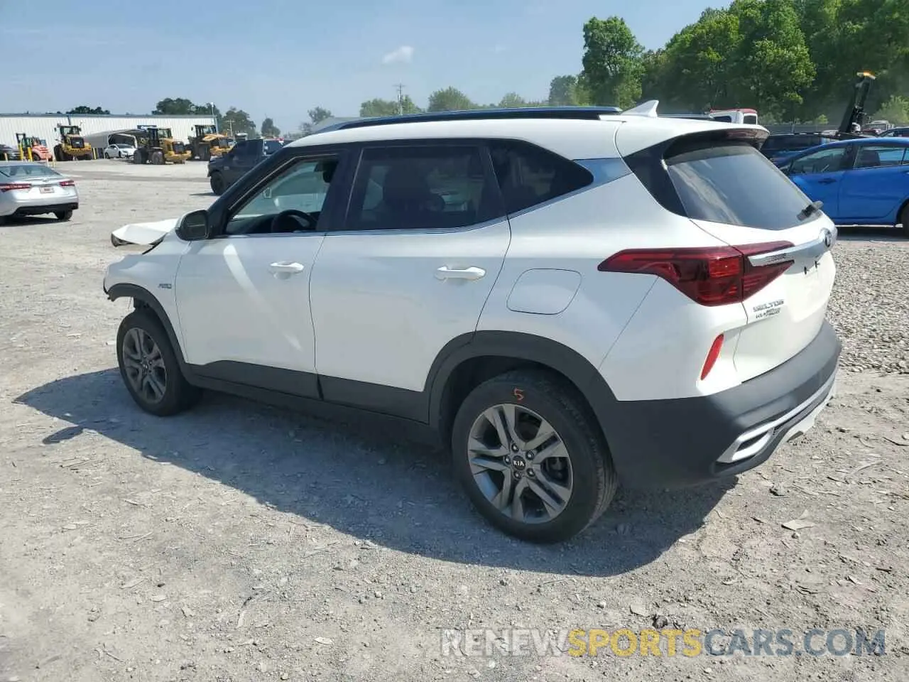 2 fotografías del automóvil dañado KNDEUCAA9M7097764 KIA SELTOS 2021