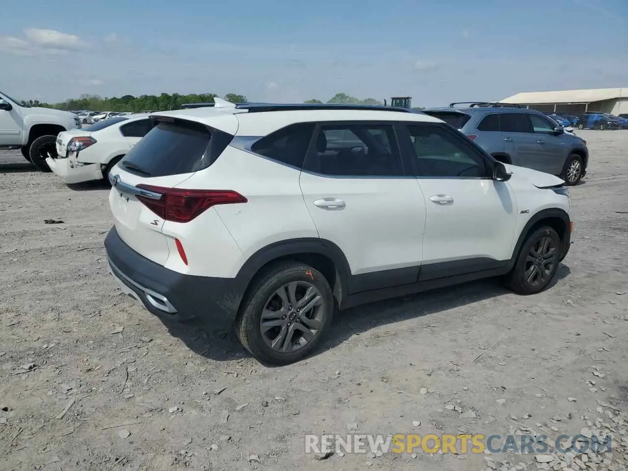 3 fotografías del automóvil dañado KNDEUCAA9M7097764 KIA SELTOS 2021