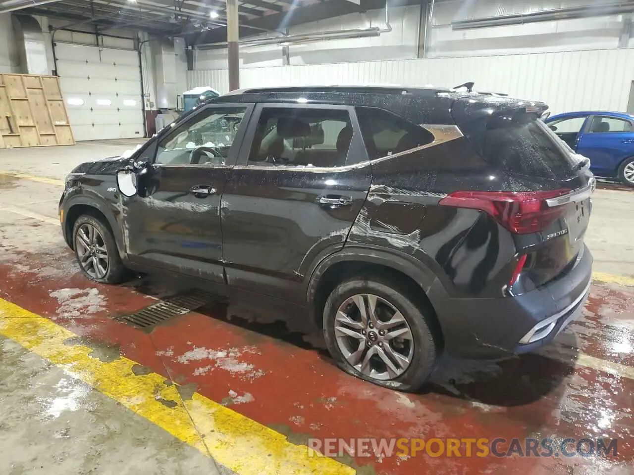 2 fotografías del automóvil dañado KNDEUCAA9M7111940 KIA SELTOS 2021