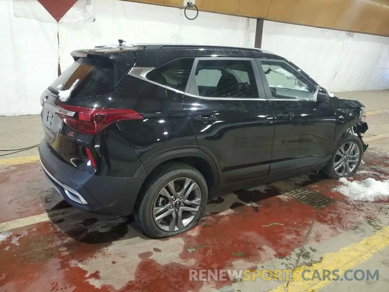 3 fotografías del automóvil dañado KNDEUCAA9M7111940 KIA SELTOS 2021