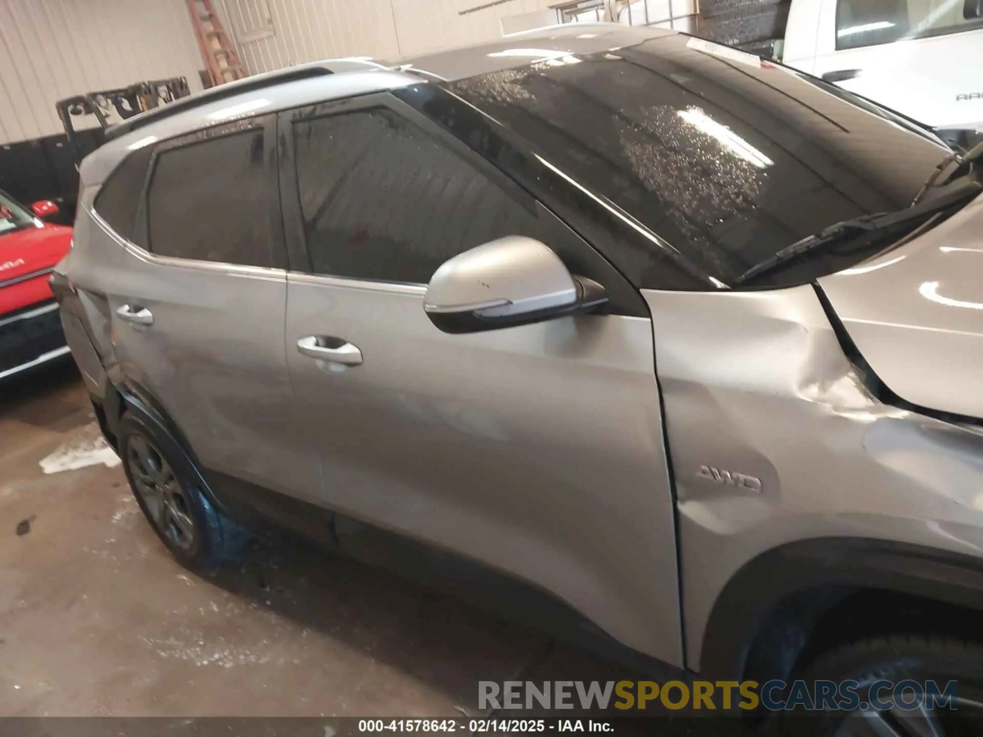 13 fotografías del automóvil dañado KNDEUCAA9M7115941 KIA SELTOS 2021