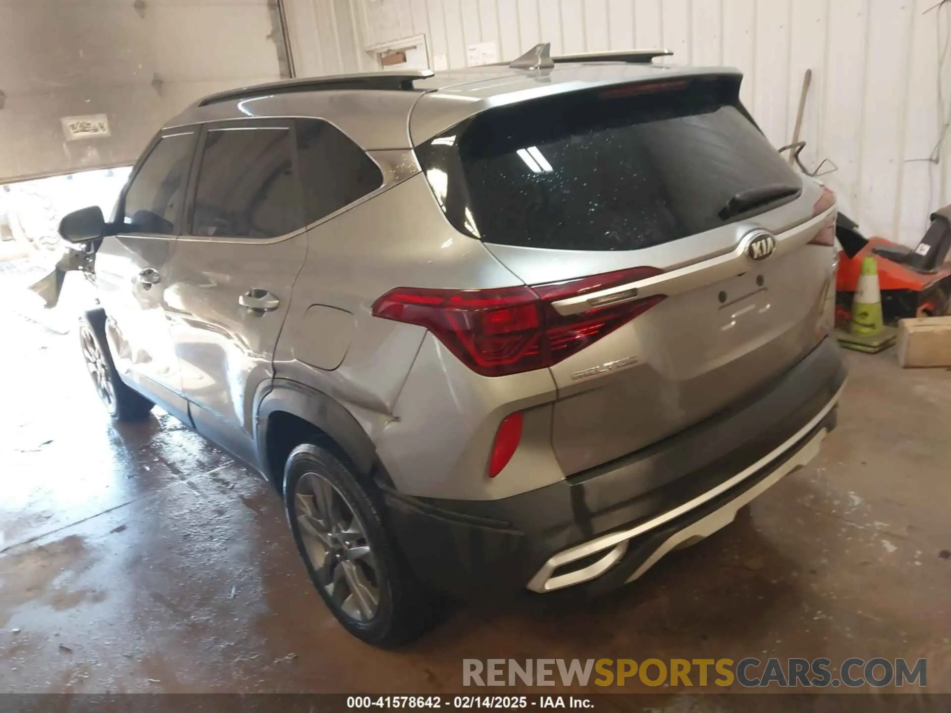 3 fotografías del automóvil dañado KNDEUCAA9M7115941 KIA SELTOS 2021
