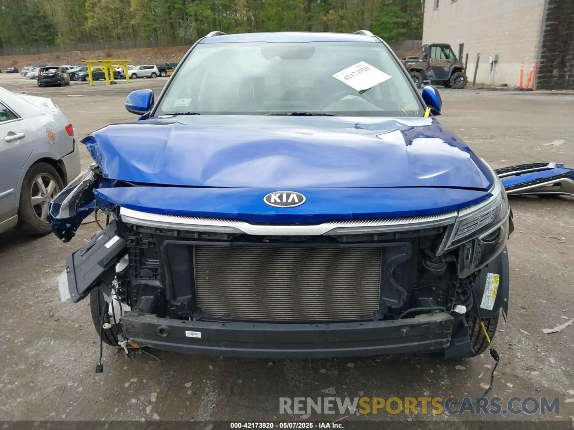 13 fotografías del automóvil dañado KNDEUCAAXM7121179 KIA SELTOS 2021