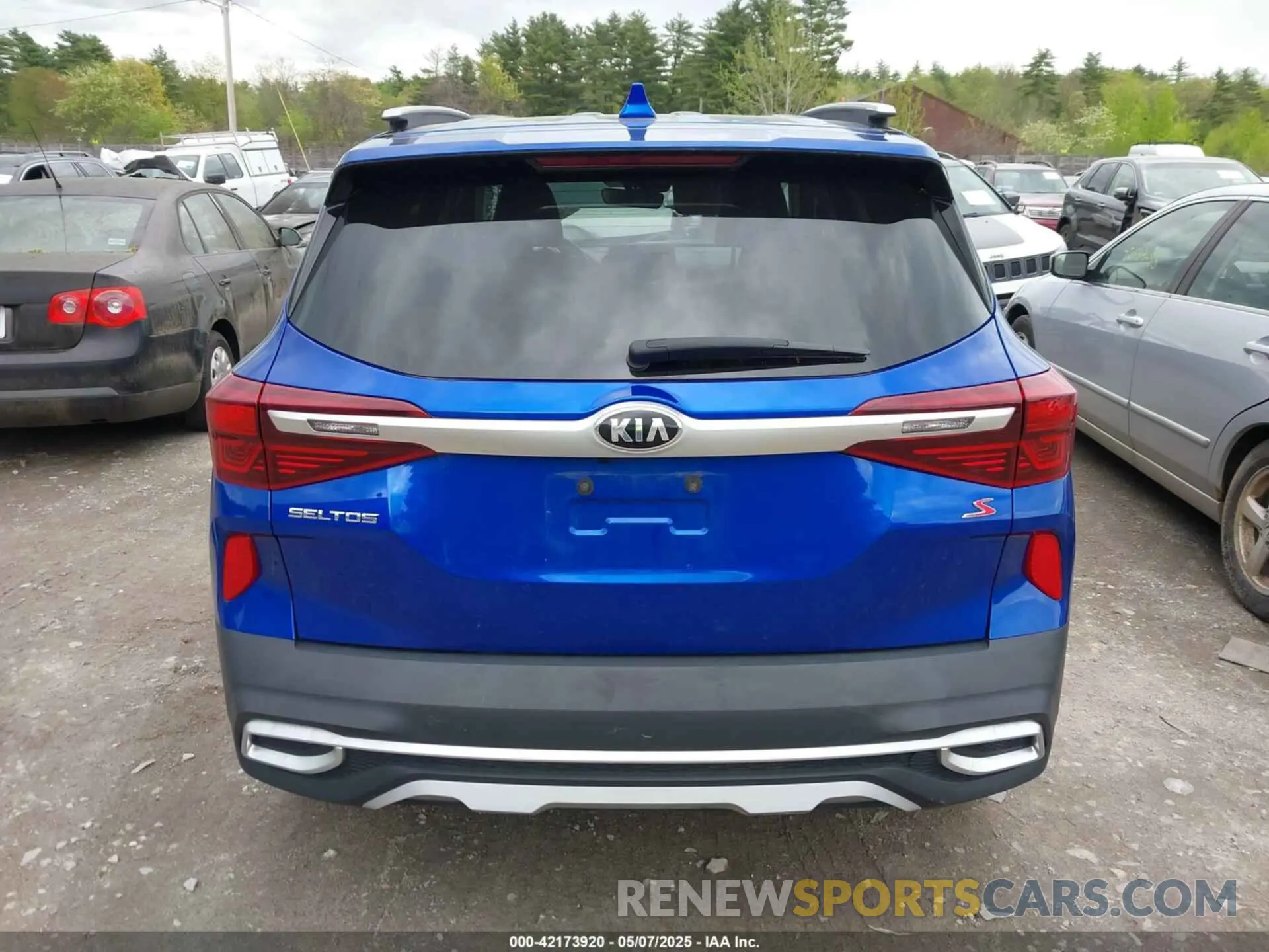 17 fotografías del automóvil dañado KNDEUCAAXM7121179 KIA SELTOS 2021