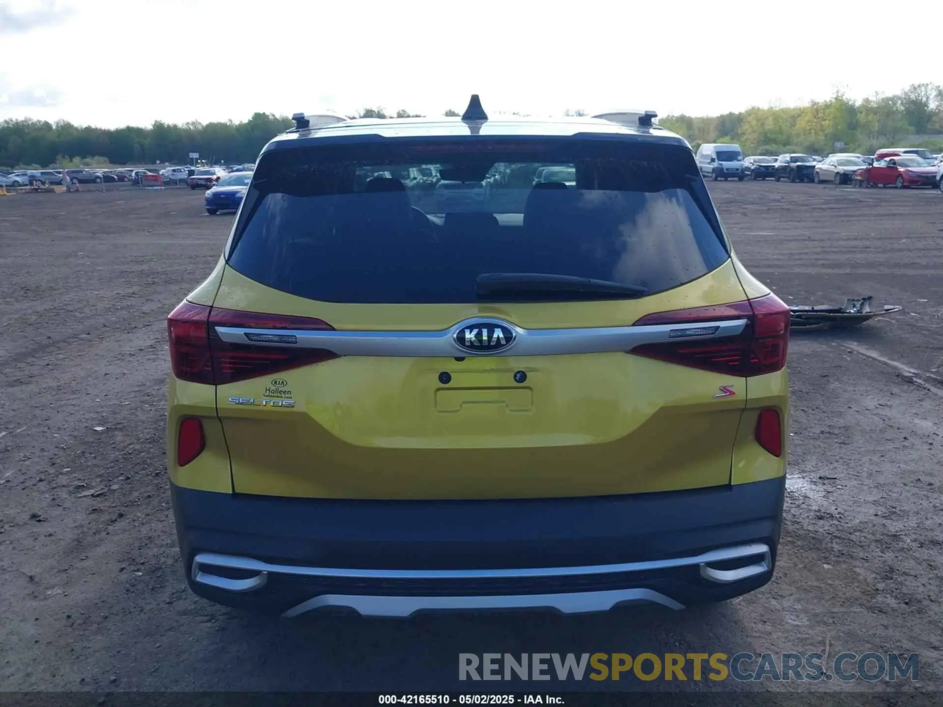 17 fotografías del automóvil dañado KNDEUCAAXM7169894 KIA SELTOS 2021