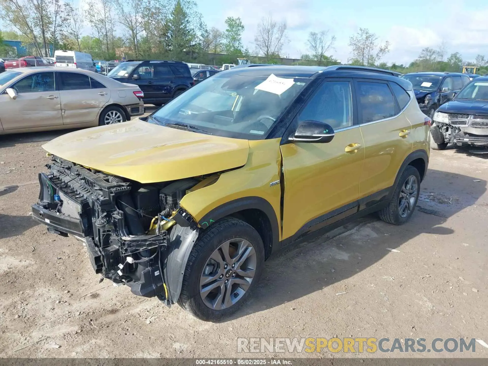 2 fotografías del automóvil dañado KNDEUCAAXM7169894 KIA SELTOS 2021