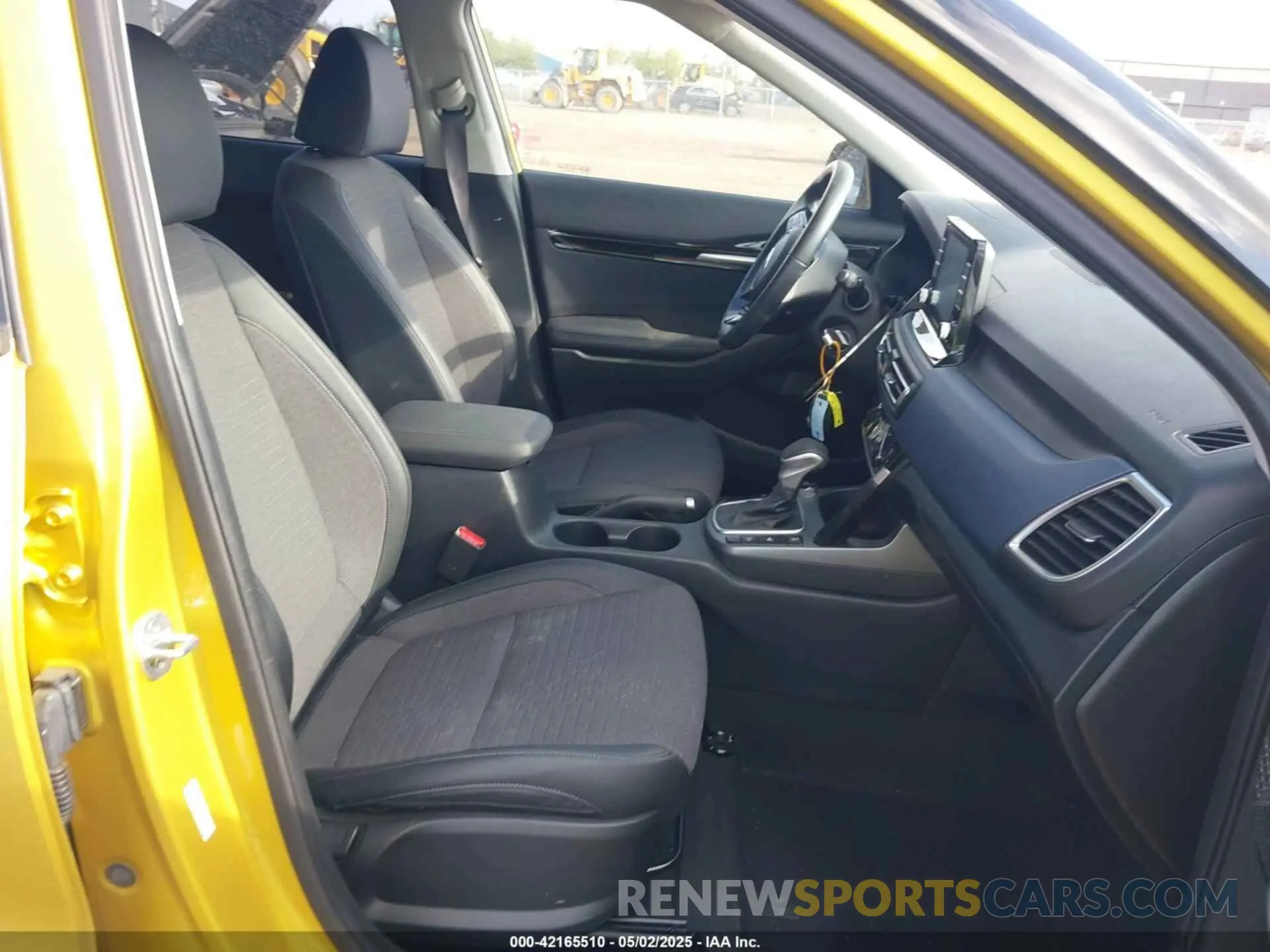 5 fotografías del automóvil dañado KNDEUCAAXM7169894 KIA SELTOS 2021
