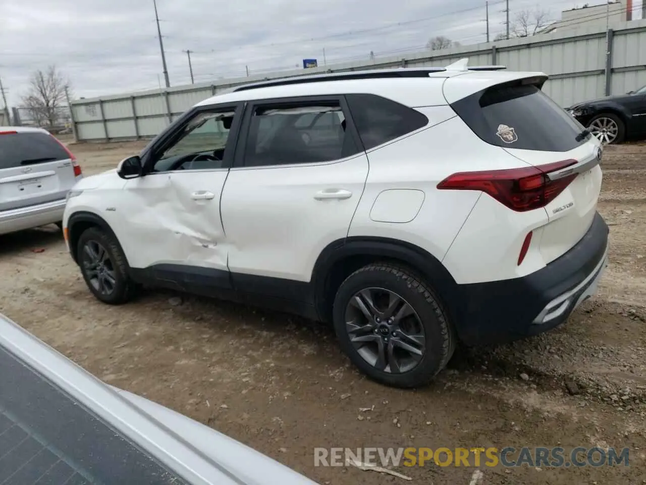 2 fotografías del automóvil dañado KNDEUCAAXM7170110 KIA SELTOS 2021