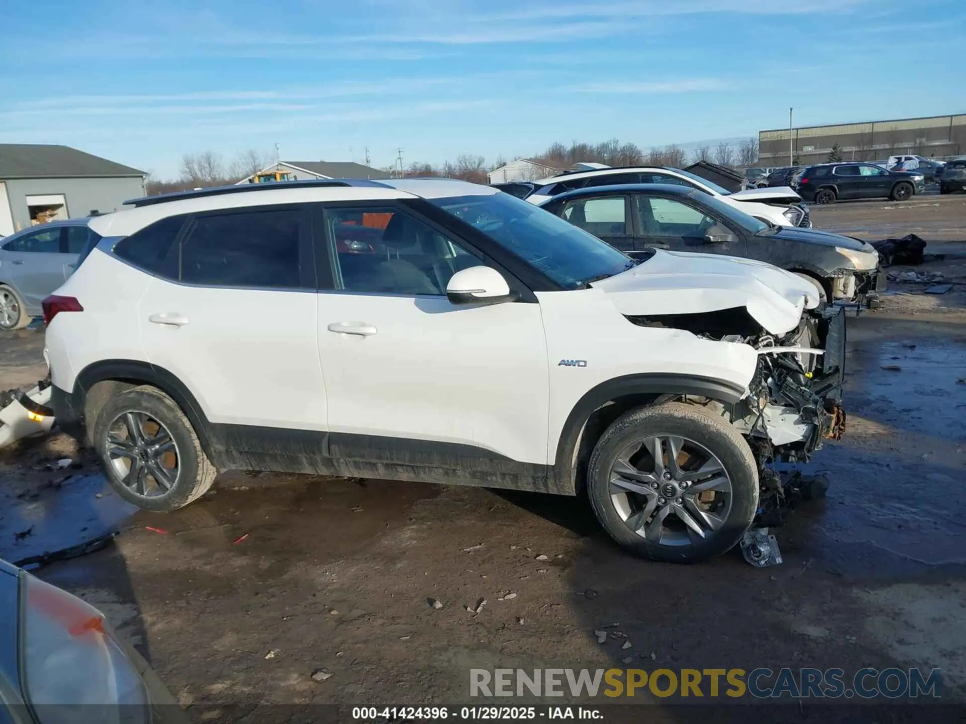 14 fotografías del automóvil dañado KNDEUCAAXM7225123 KIA SELTOS 2021