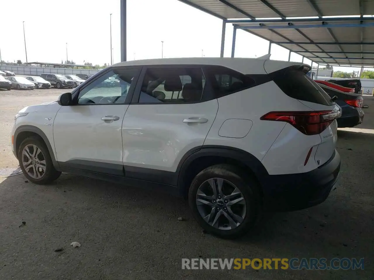 2 fotografías del automóvil dañado KNDEPCAA0N7345683 KIA SELTOS 2022