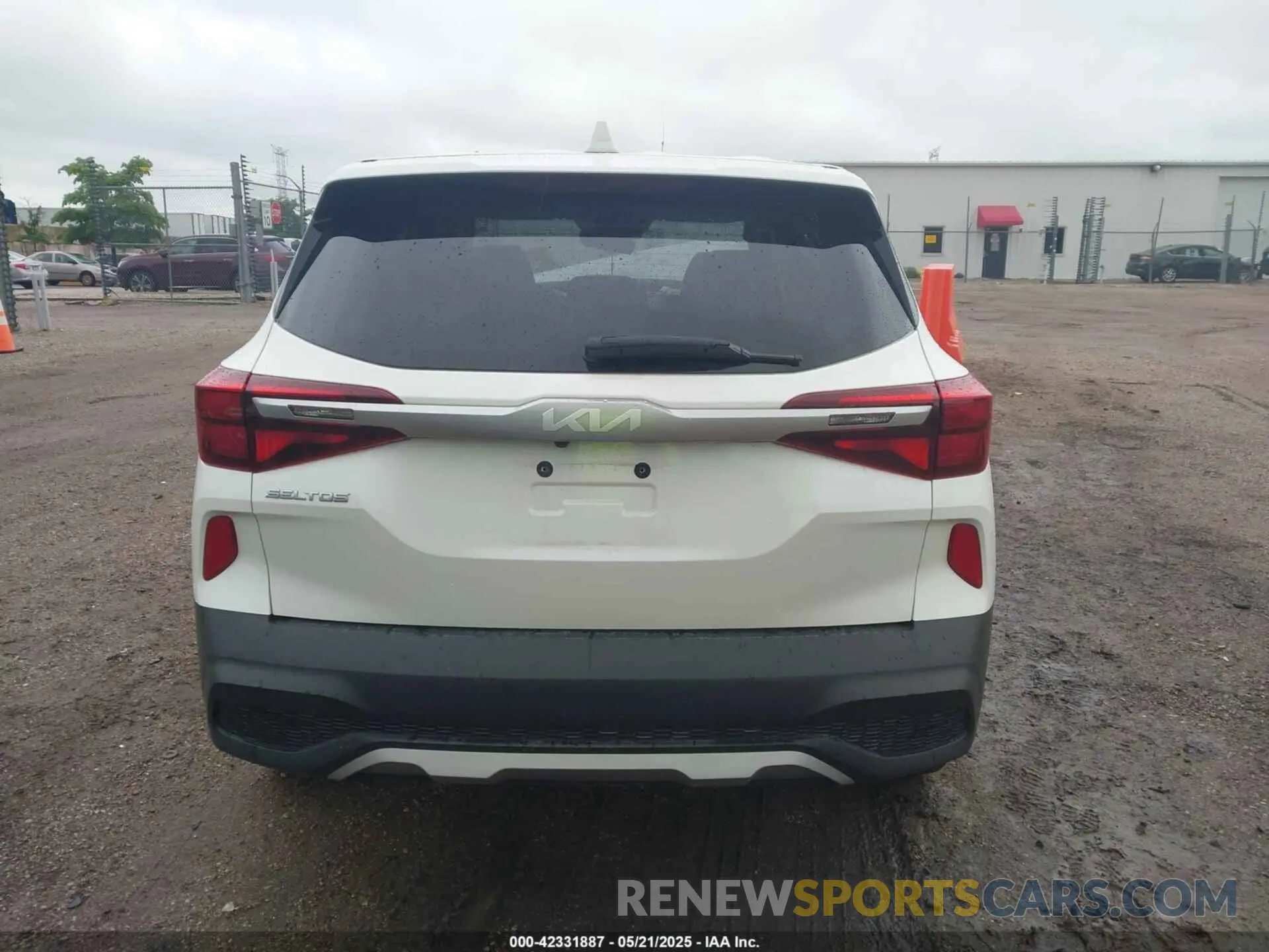 16 fotografías del automóvil dañado KNDEPCAA8N7288438 KIA SELTOS 2022