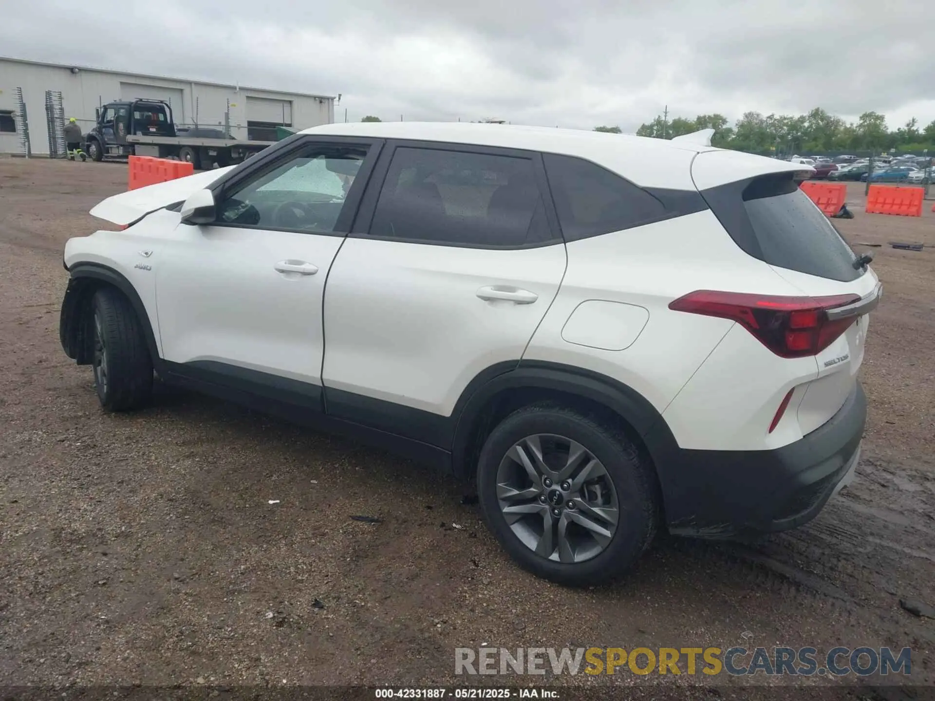 3 fotografías del automóvil dañado KNDEPCAA8N7288438 KIA SELTOS 2022