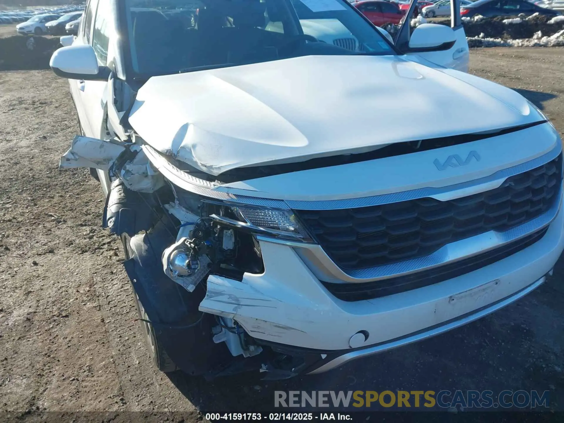 12 fotografías del automóvil dañado KNDEPCAA8N7316478 KIA SELTOS 2022