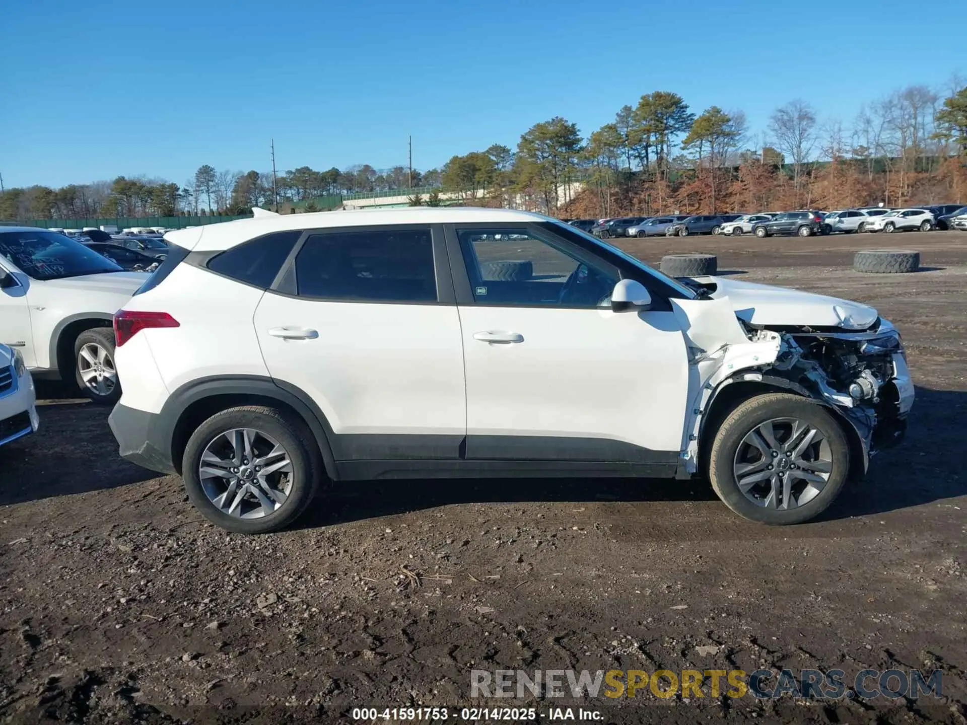 14 fotografías del automóvil dañado KNDEPCAA8N7316478 KIA SELTOS 2022