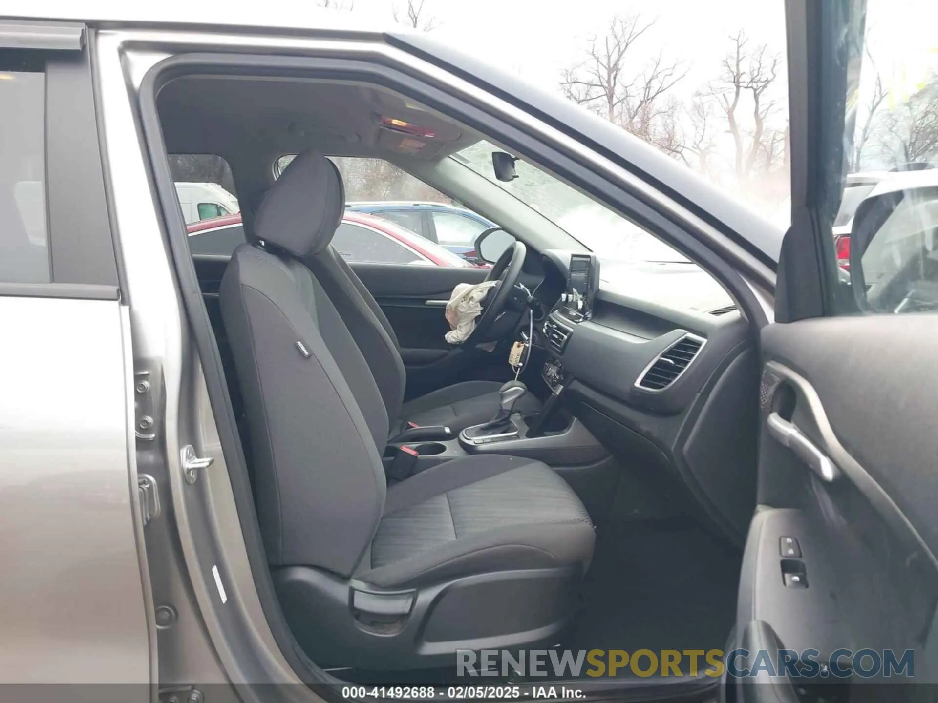 5 fotografías del automóvil dañado KNDEPCAA8N7322197 KIA SELTOS 2022