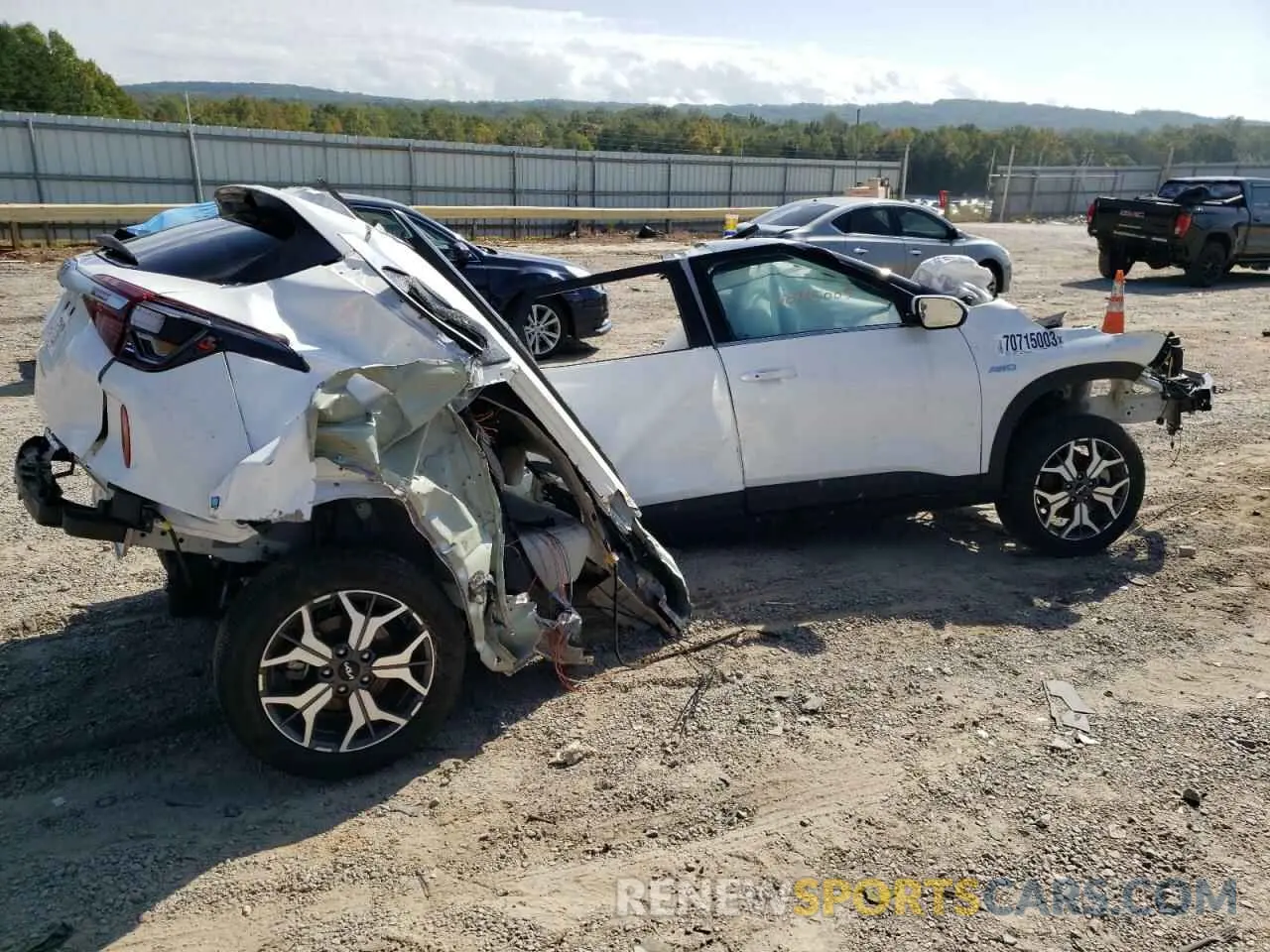 3 fotografías del automóvil dañado KNDERCAA0N7313584 KIA SELTOS 2022