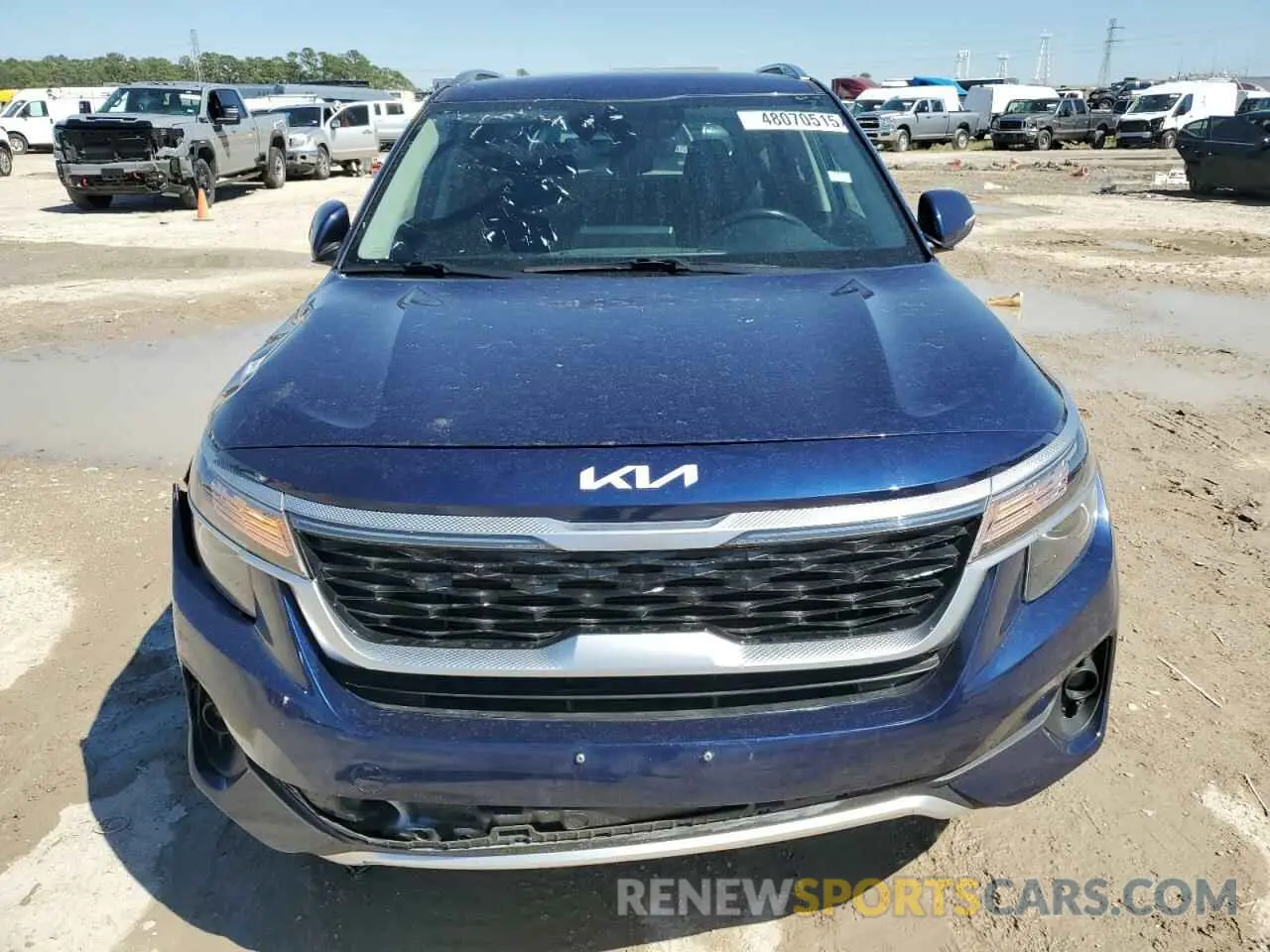 5 fotografías del automóvil dañado KNDERCAA1N7237521 KIA SELTOS 2022