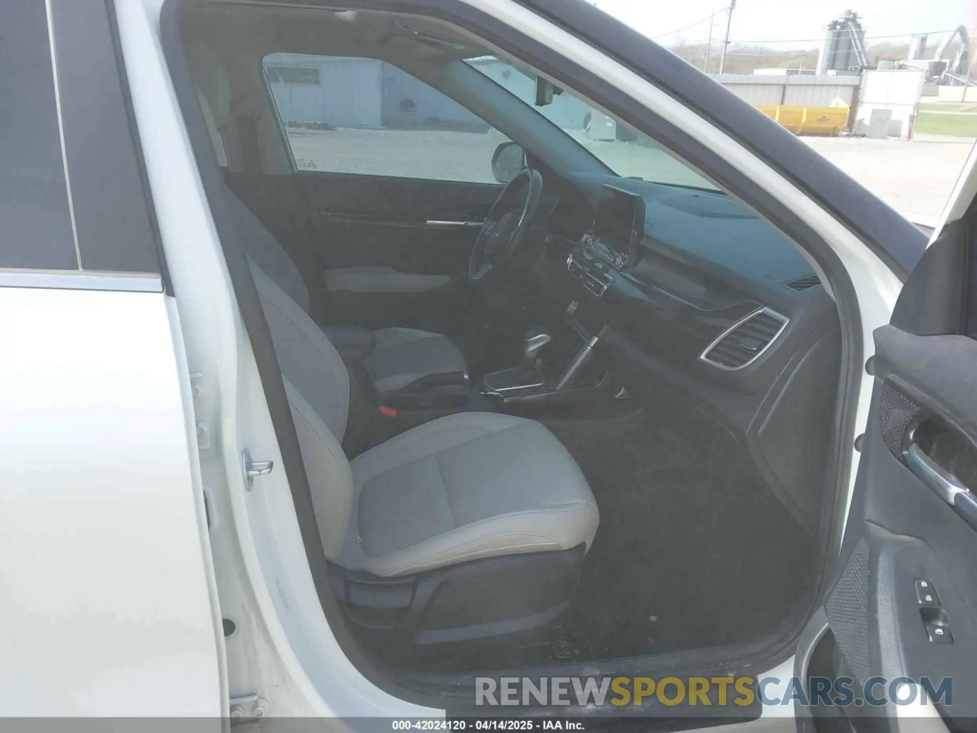 5 fotografías del automóvil dañado KNDERCAA3N7277308 KIA SELTOS 2022